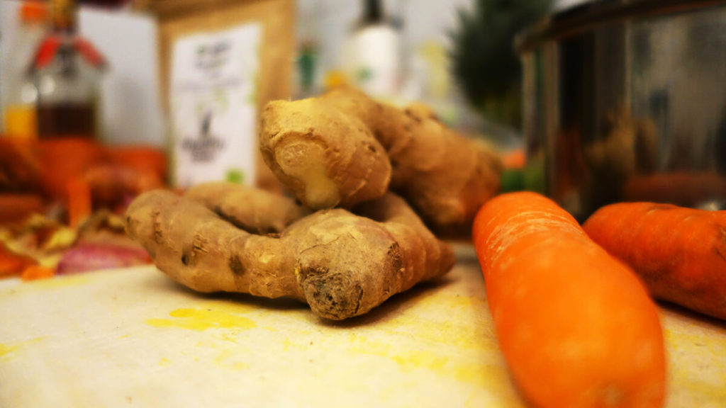 Ingwer-Karotten-Suppe mit Baobab - baobab-pulver